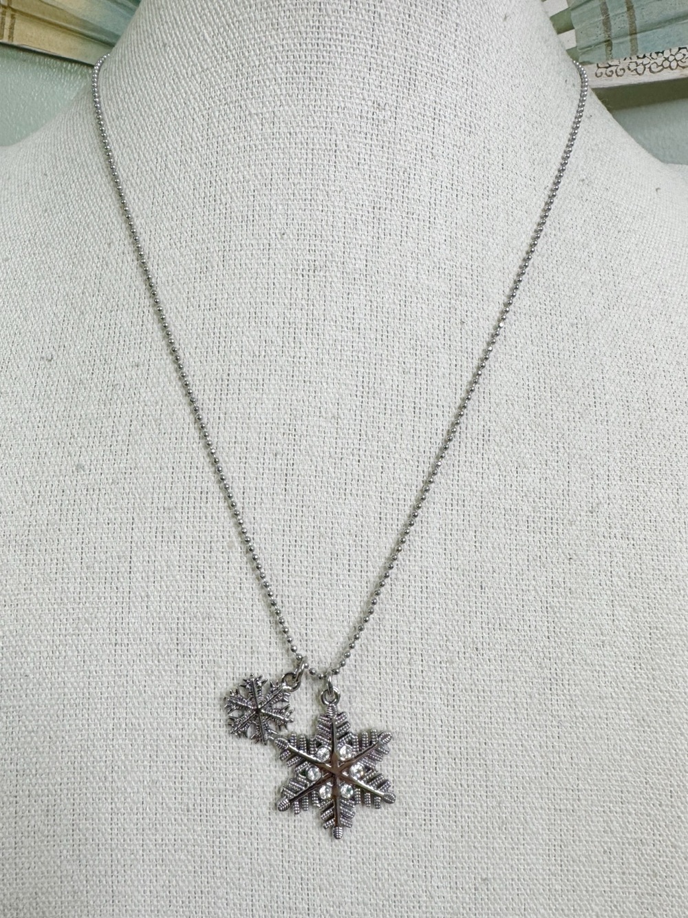 Silver Snowflake Pendant Necklace - Women Jewelry